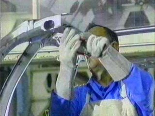 TRABAJADOR AUTOMOVIL 05